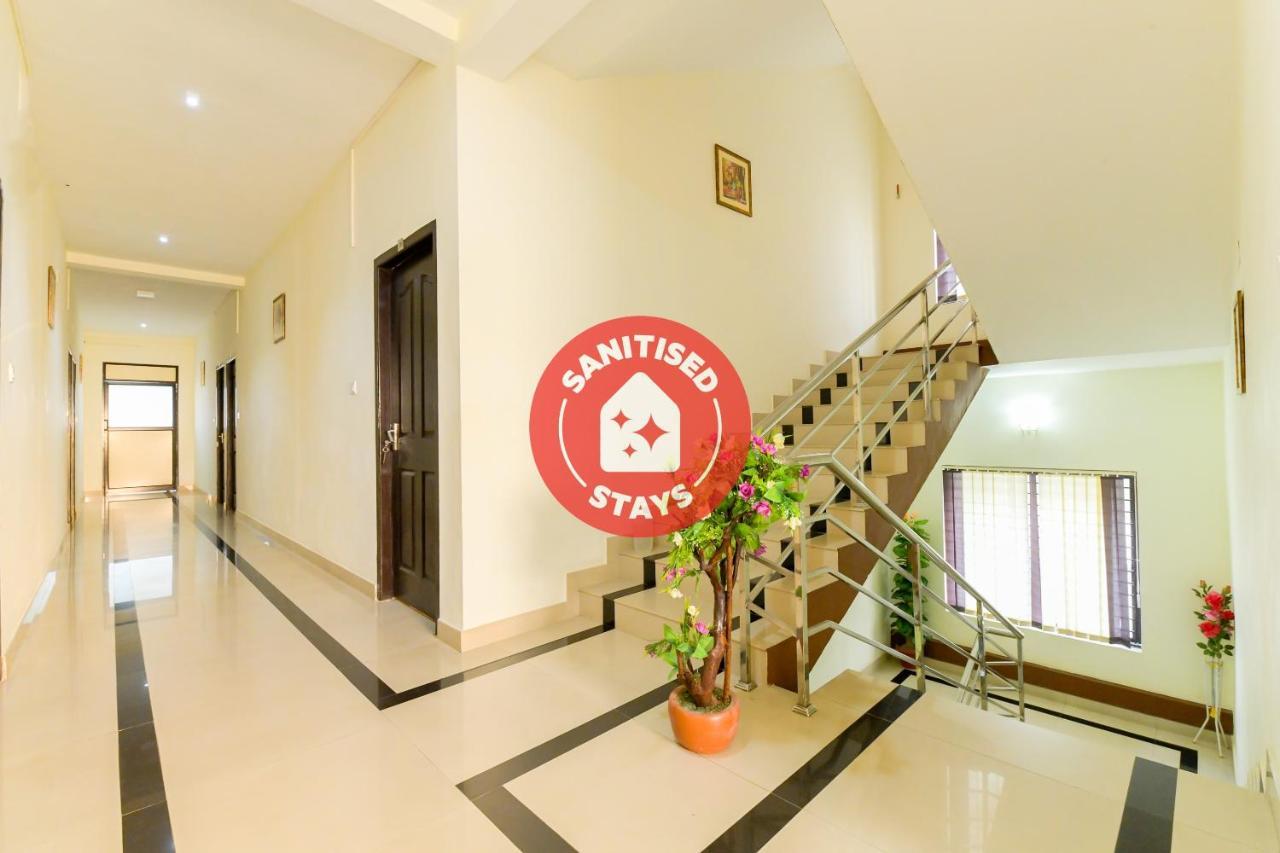 Oyo 8273 Diamond Inn Kochi Exterior foto